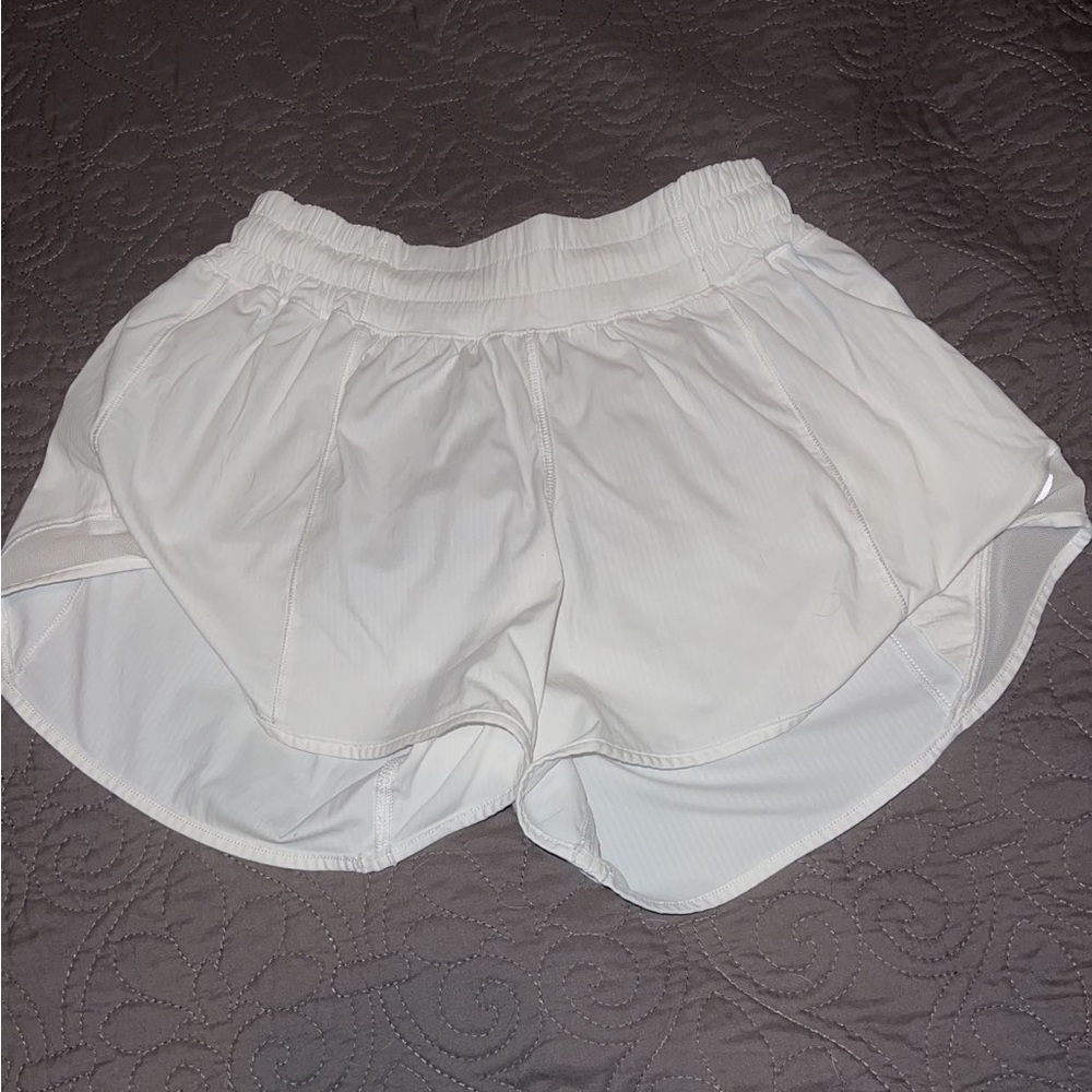 lululemon white hotty hot shorts size 4 tall